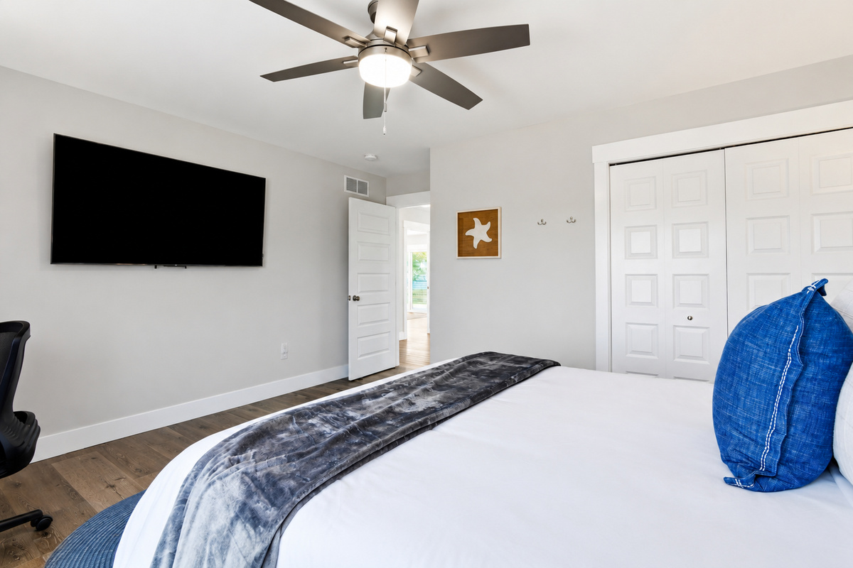 This cozy retreat also features a 65" TV, ceiling fan, and easy access to a nearby full-length mirror—combining comfort and convenience for every guest.