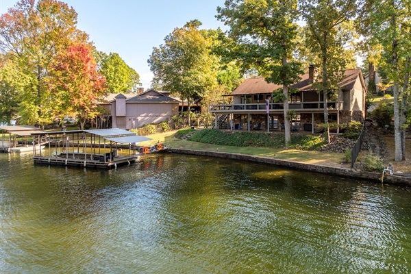 A cove perfect for swimming, floating and kayaking — Breakaway on Lake Hamilton