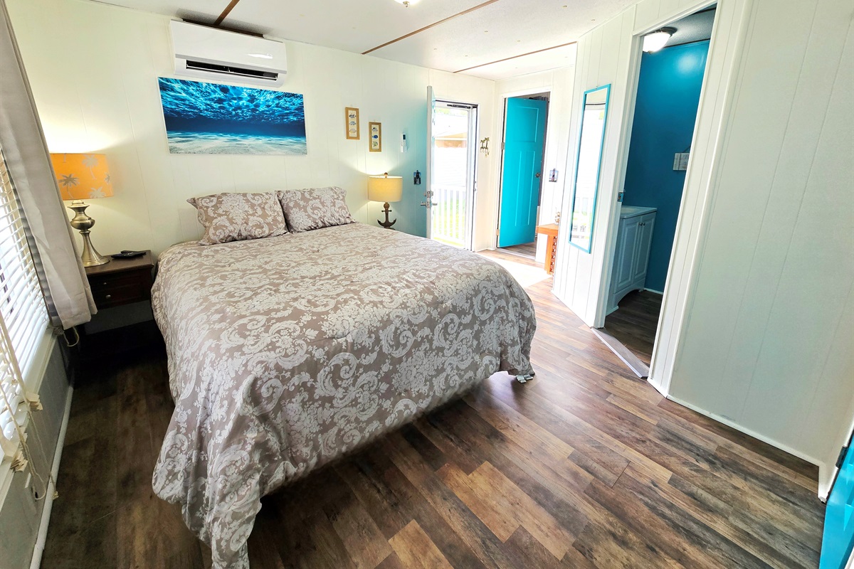 Front Bedroom (Queen Bed w/ Ensuite bathroom)