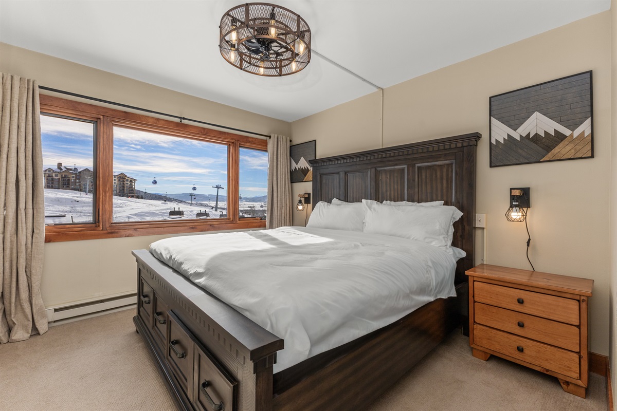 Bedroom 1 | King Bed