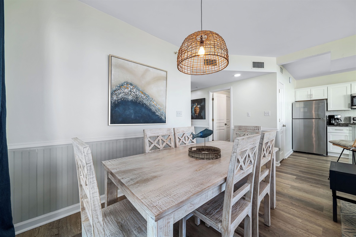 Dining with a view! Dining table with 6 chairs