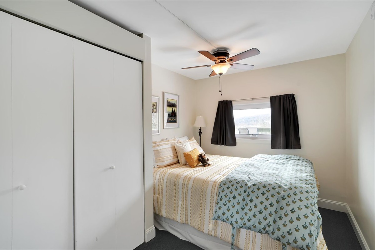 2nd bedroom with queen