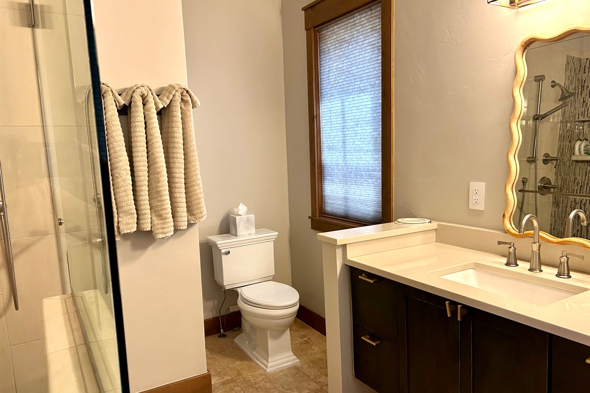 2nd Floor Cali/Bunk Bathroom