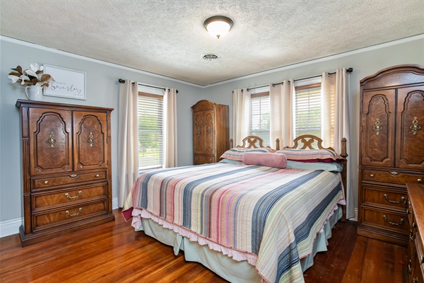 Spacious 4-Bedroom Home 1 Mi to ND Stadium!, photo 5