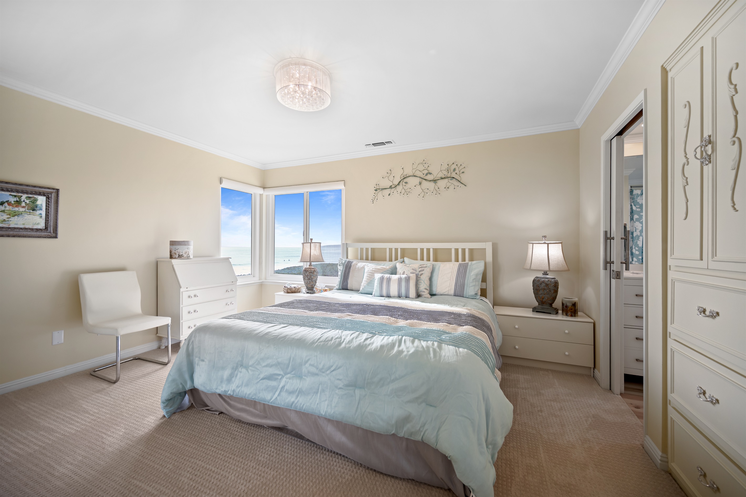 Second ensuite bedroom, king bed and ocean views