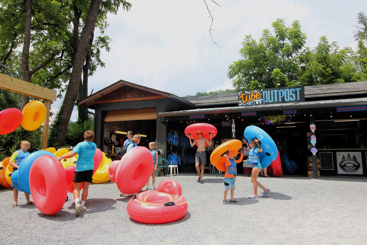 Deep Creek Lodge Apartment Sleeps 4! LIV! Stays