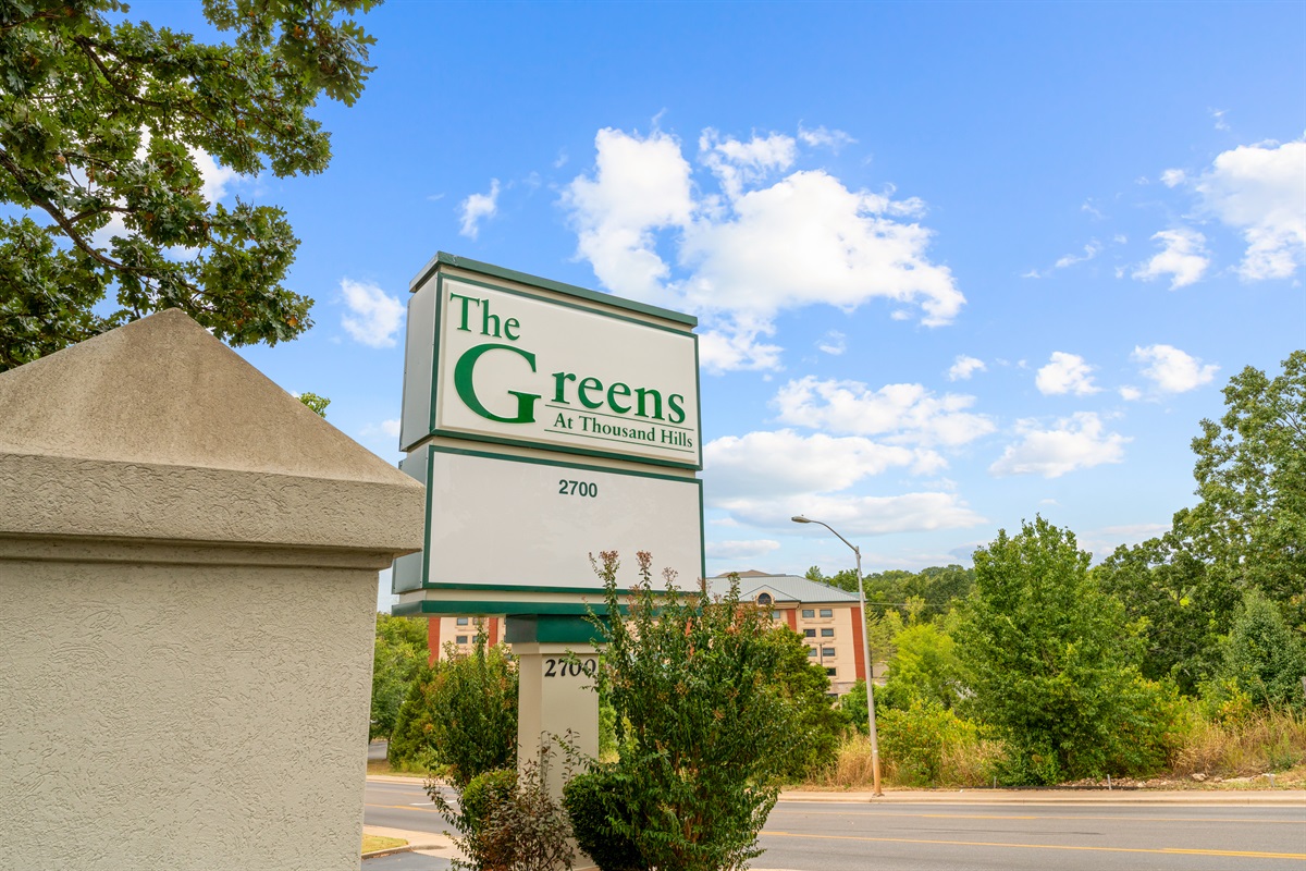 Entrance to The Greens at Thousand Hills, a centrally located community just off Branson’s entertainment corridor.