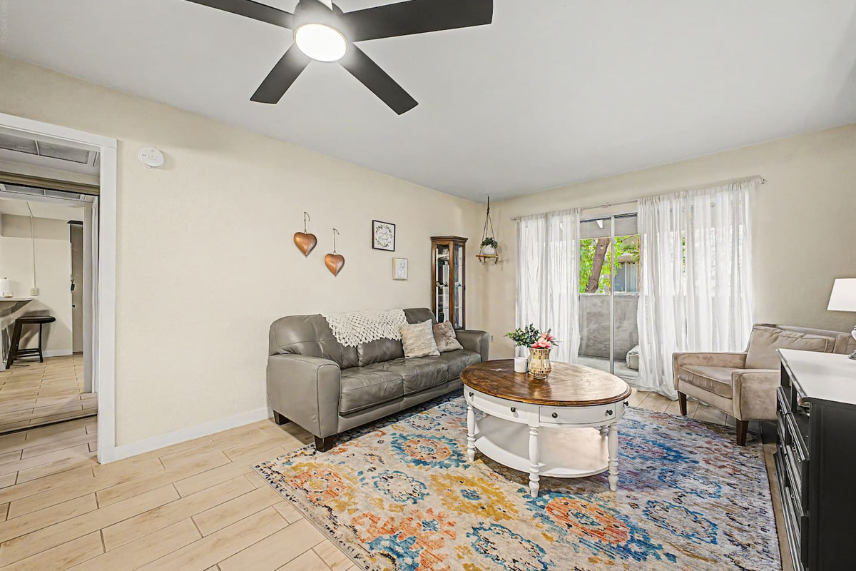 Paradise Pkwy Getaway in Phoenix + Pool — Paradise Pkwy Getaway in Phoenix + Pool, Phoenix, Arizona — photo 11