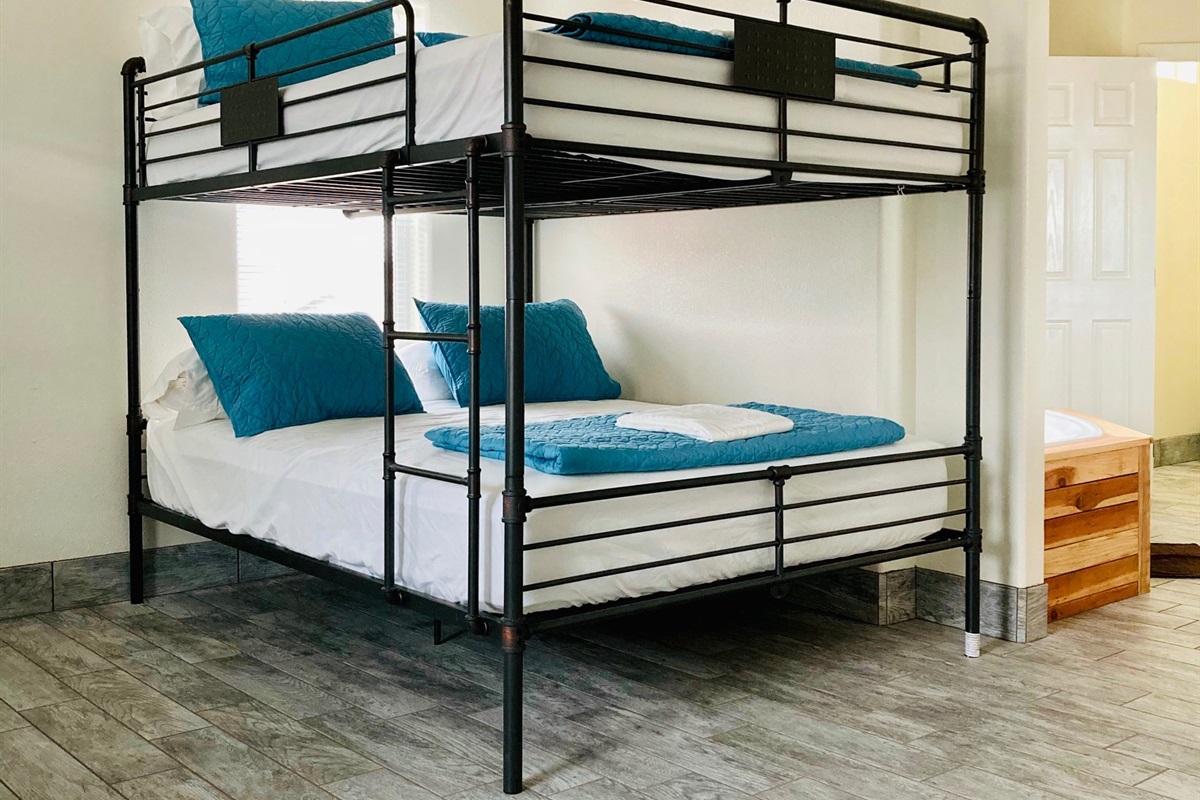 Bunk room, two queen over queen beds
