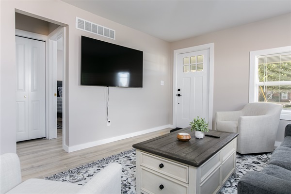 Cozy 2-Bedroom Home Near Notre Dame - Perfect for Game Day Stays, photo 24