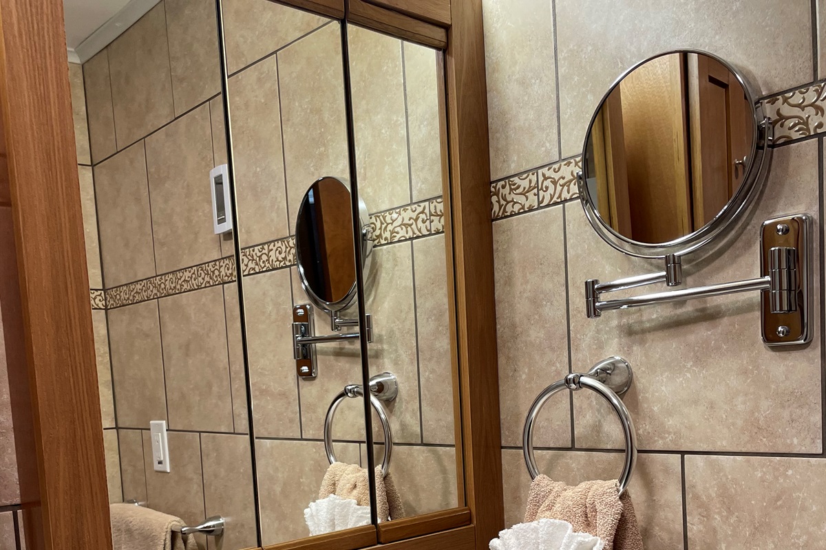 Cosmetic Mirror and heated bathroom floor
