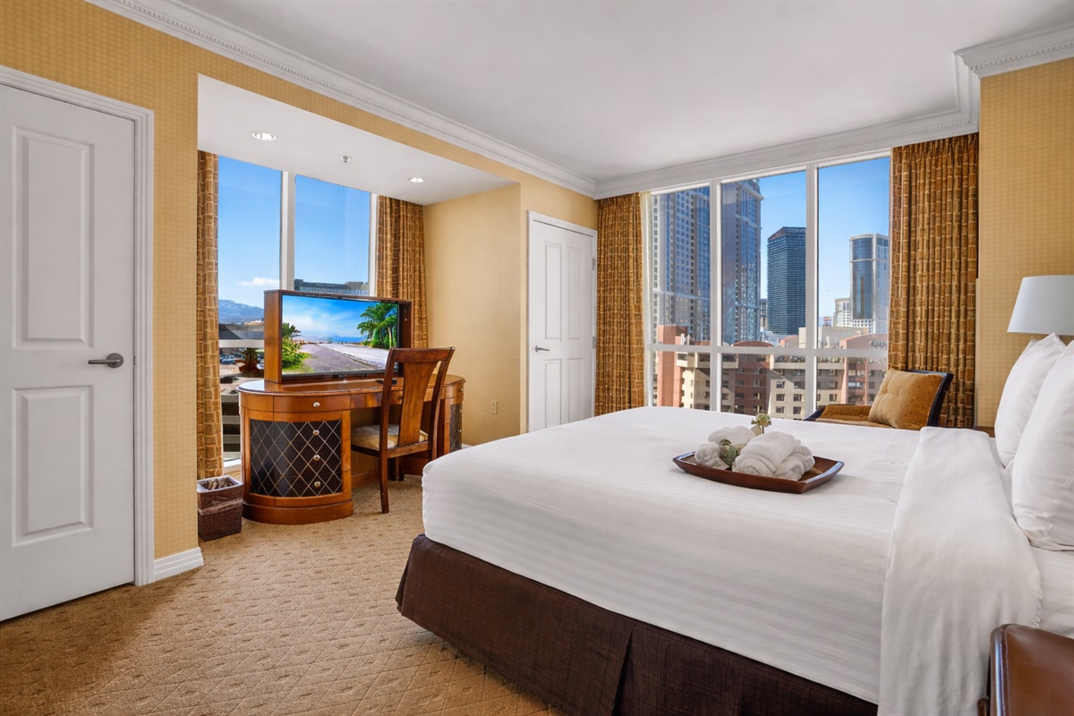 A Cozy Retreat 🛏️ - Rest & Recharge in Plush Bedding.