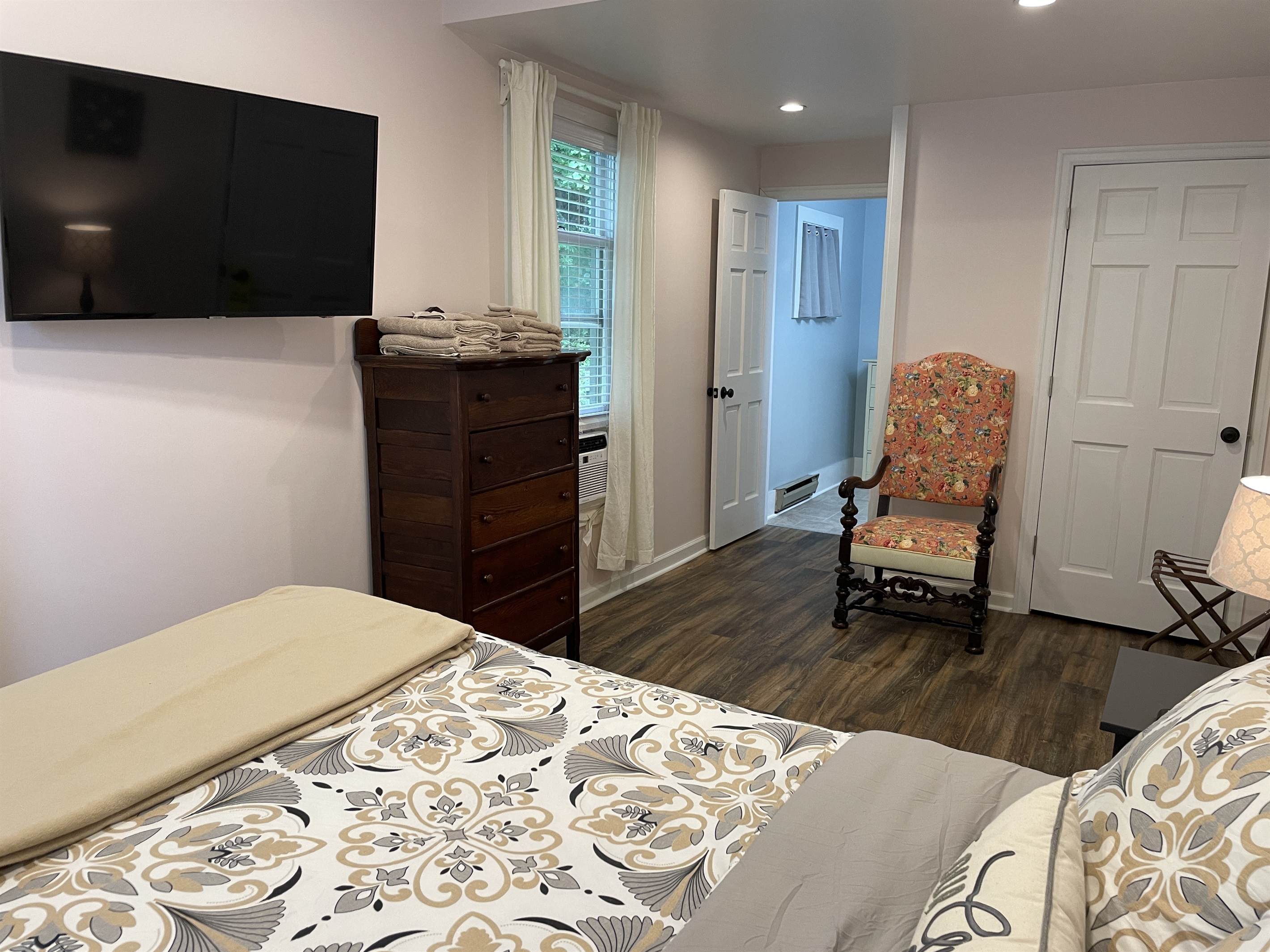 1st floor 2-room suite