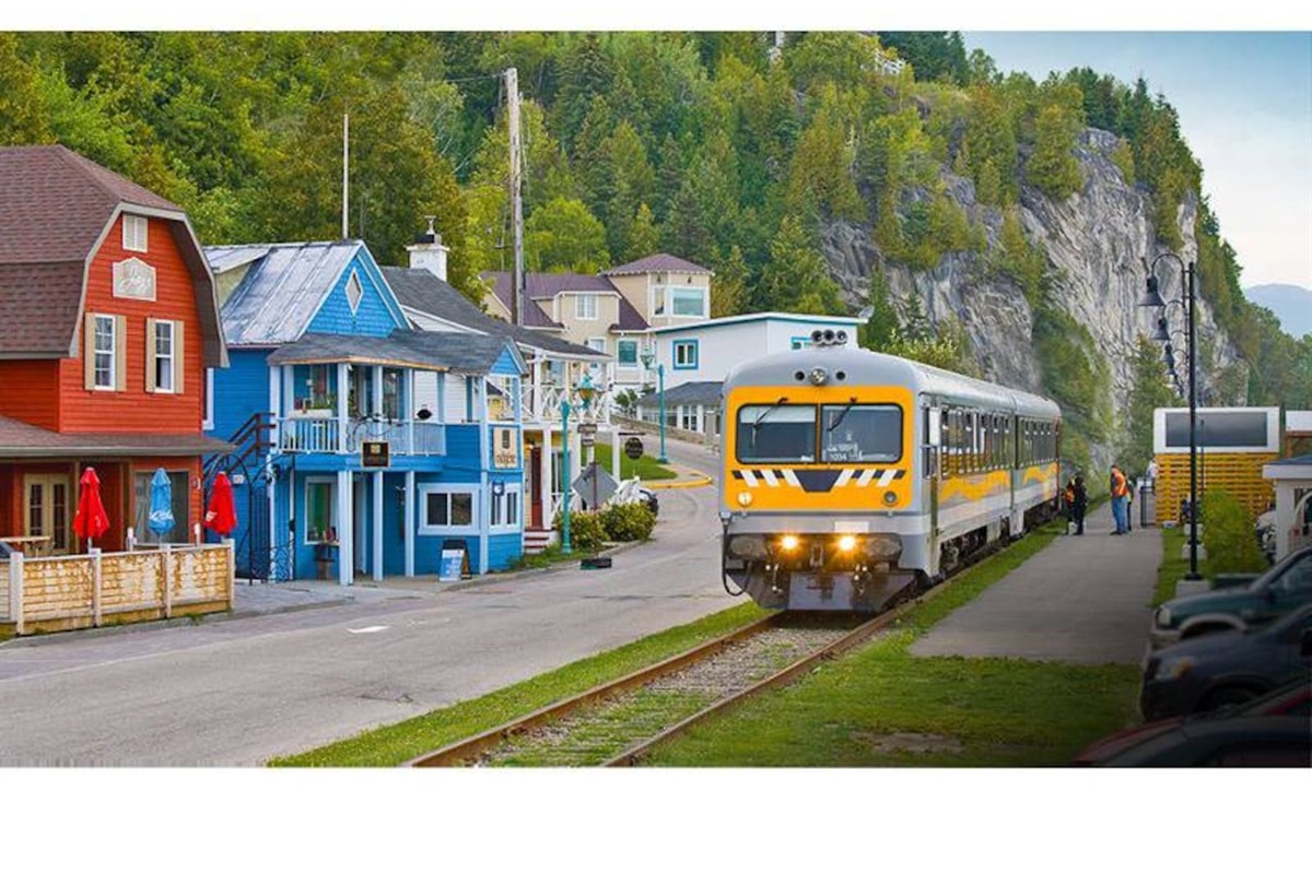 Majestueux petit train de Charlevoix avec ces décors enchanteurs.