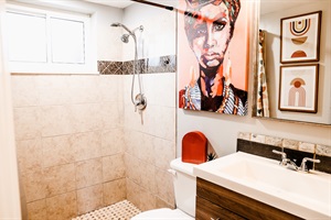 Step into our full bathroom, fully prepared with all the essentials to ensure your stay is comfortable and stress-free.