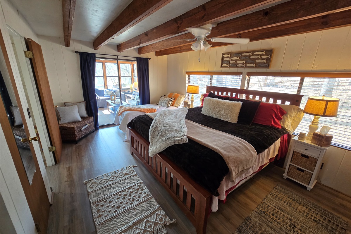 Main floor master bedroom
1 King, 1 twin