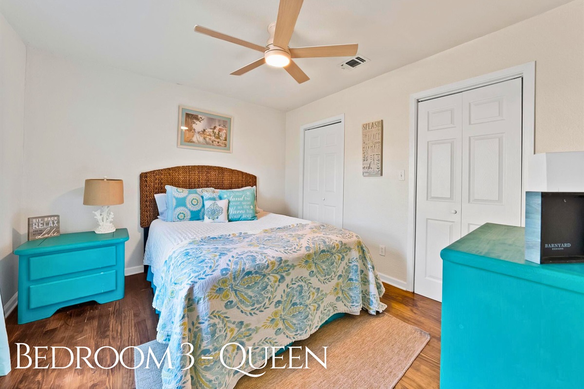 A peaceful queen bedroom that’s made for slow mornings and early nights.