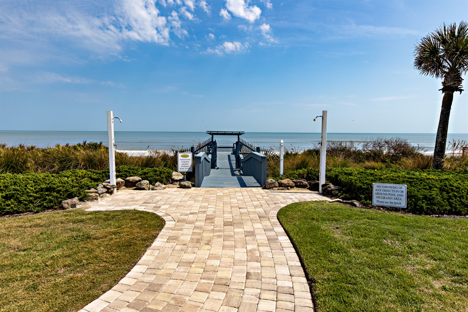 Your private path to the Atlantic. 🌊☀️
Rinse off at the outdoor showers, then follow the boardwalk straight to soft sand, rolling waves, and wide-open ocean views—this is the Cinnamon Beach life.
