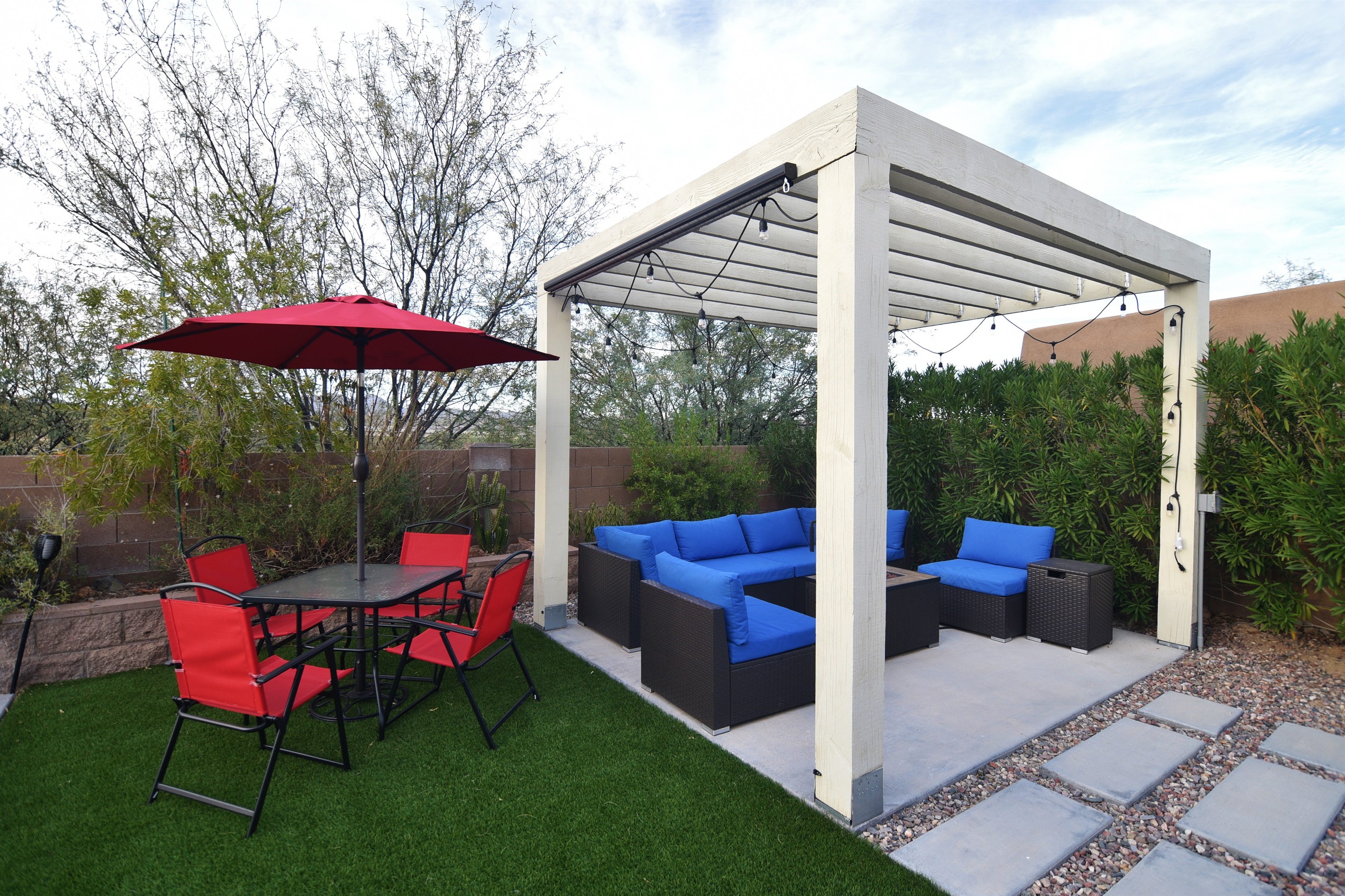 Plenty of outdoor seating so you can enjoy your meals outdoors.