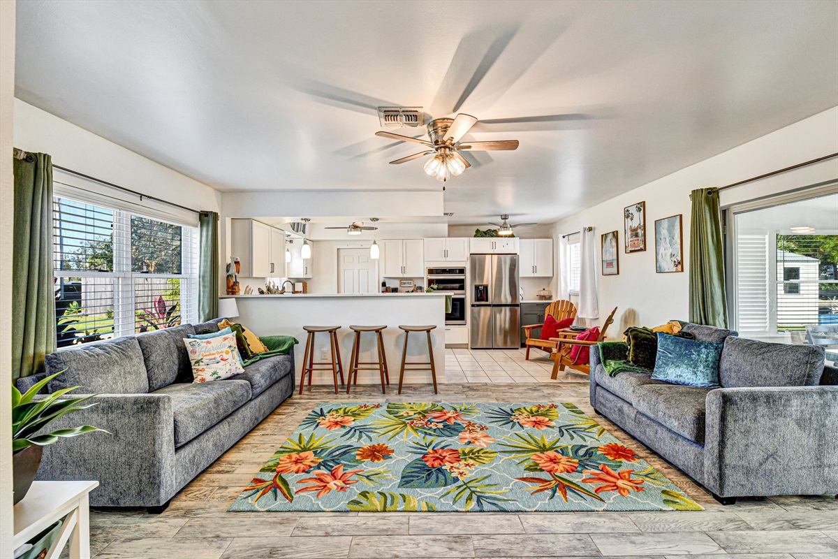 Kitchen, fully stocked with cooking/eating/drinking utensils