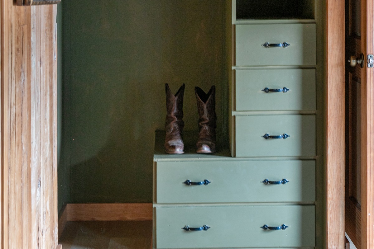 With plenty of storage throughout, this room makes it easy to unpack, stay organized, and feel right at home.
