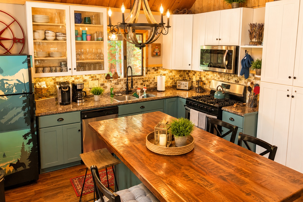 Our kitchen has lots of storage and all of the kitchen appliances you should need for meals at home.  We also fully stock it with cooking and serving ware so you really should only need to bring the food!  Ask if you have something specific that you need.