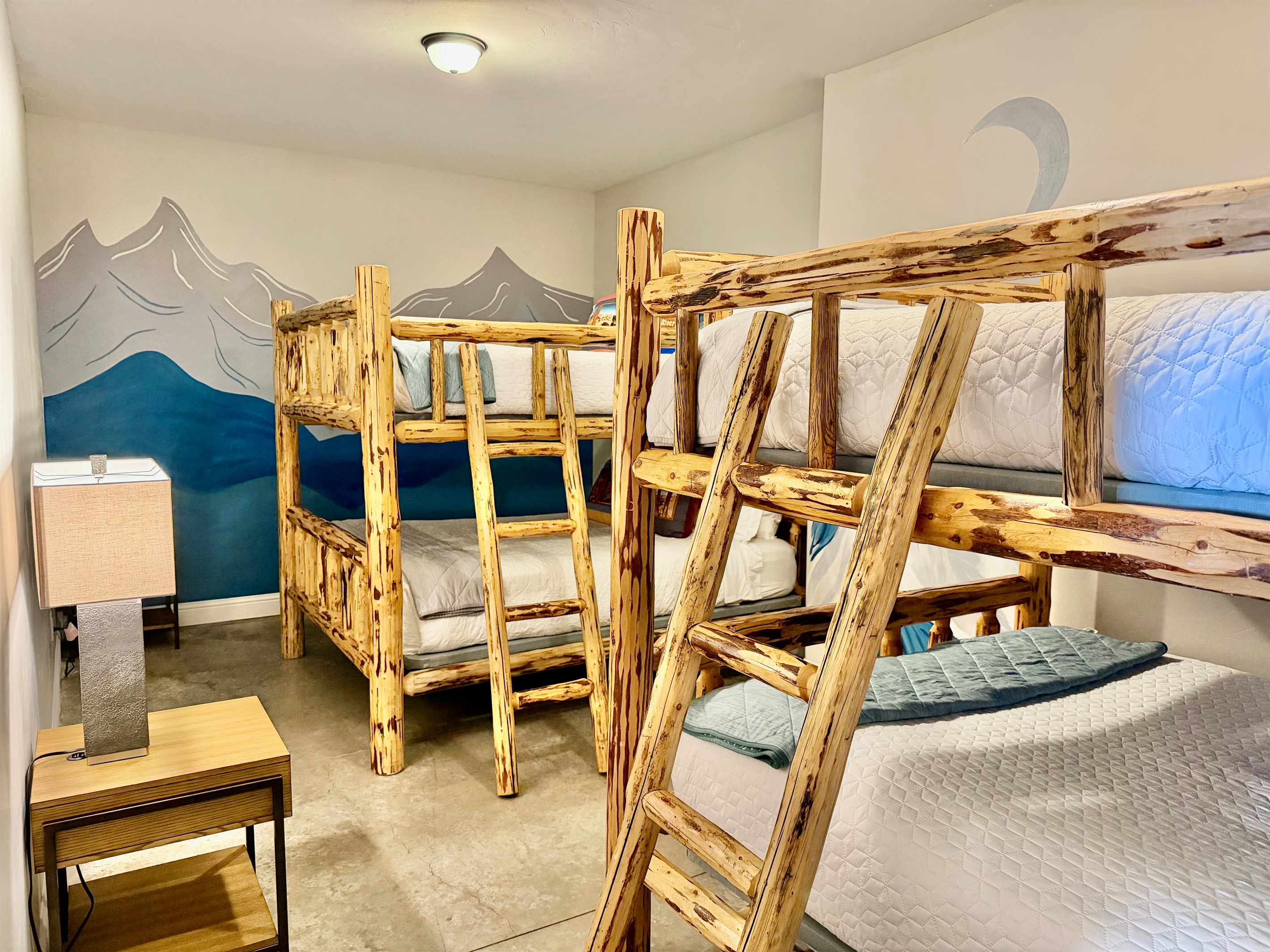 Bedroom 9 - 4 Queen Bunk Room