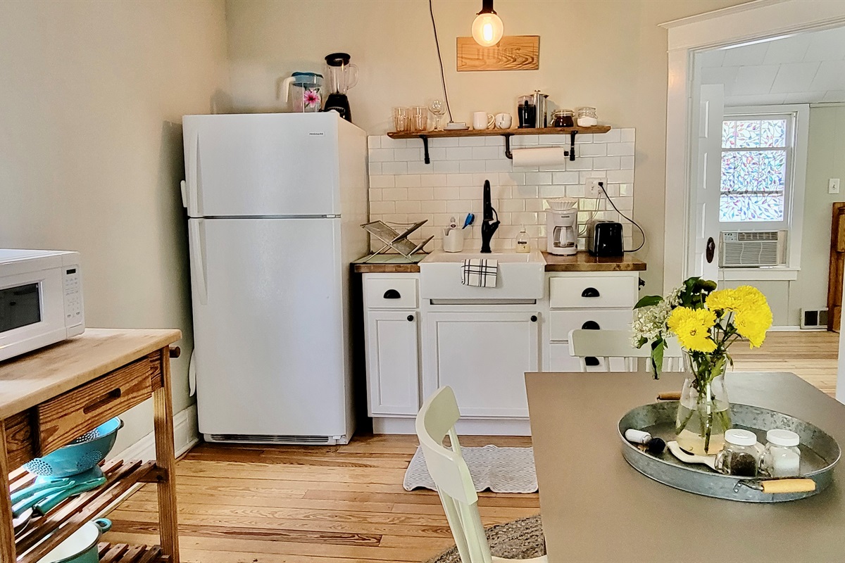 Lakeview Apartment-Kitchen