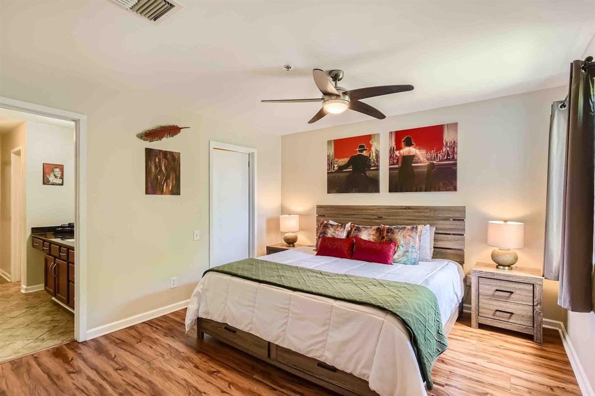 Bedroom 1 - King Bed