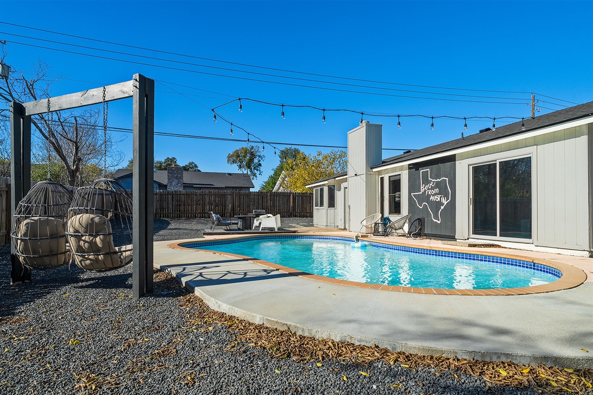 Relax by the pool 🌊☀️, where stunning views and a serene atmosphere await.