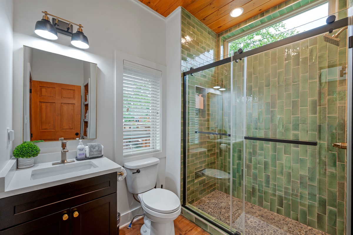 This full bath is conveniently located on the main floor. Well appointed, and located next to the main floor King Bedroom. 