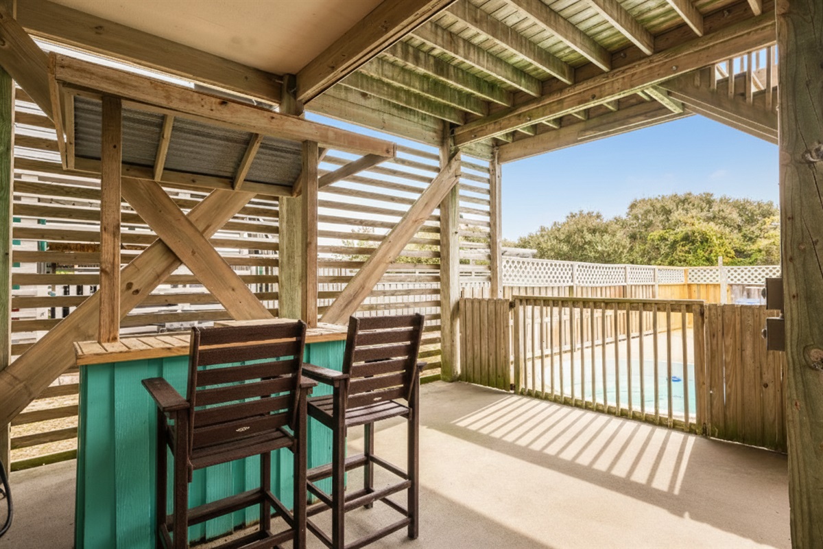 Hang out in the shade at the tiki bar with easy access to the pool. Always vacation time here!