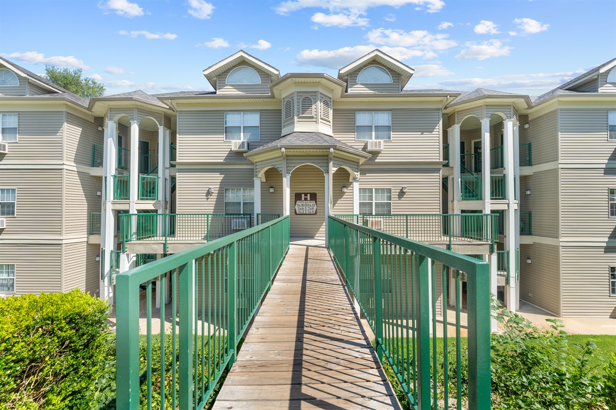 Walk right in with no stairs to climb, a rare convenience that makes arrival day much easier.