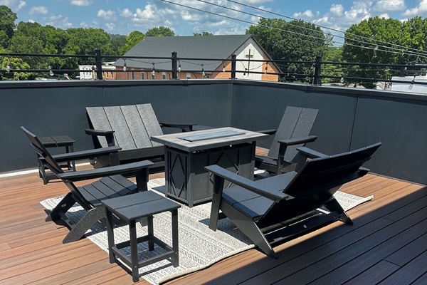 Awesome rooftop amenities - firepit for cozy nights