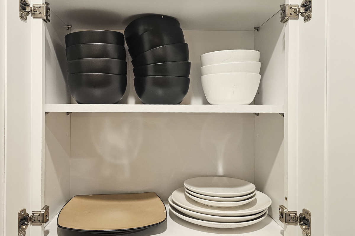 Sleek dinnerware ready for your culinary adventures in vibrant Austin!