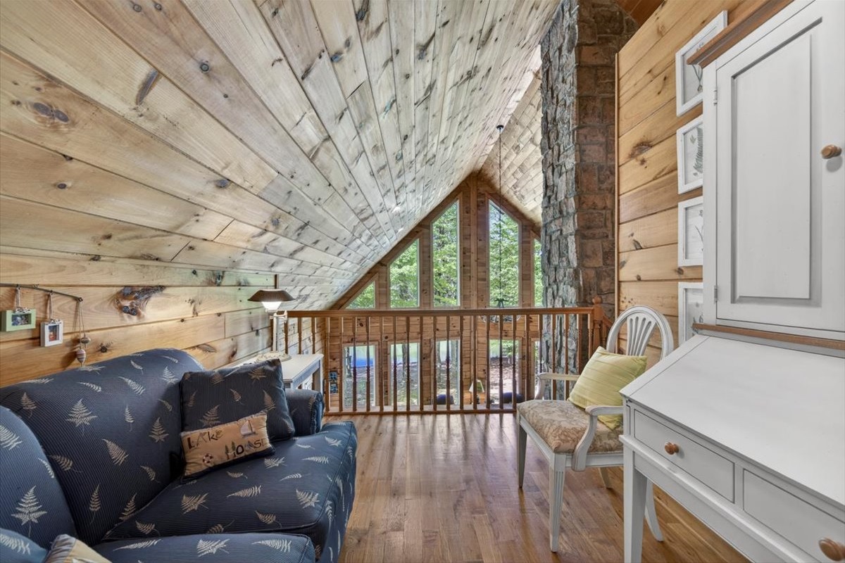 Work-friendly space when you need it.
