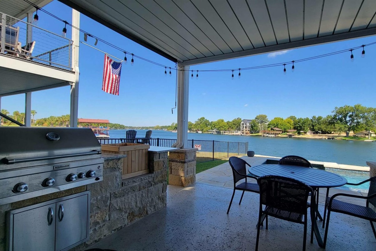 Outdoor Kitchen w/propane grill