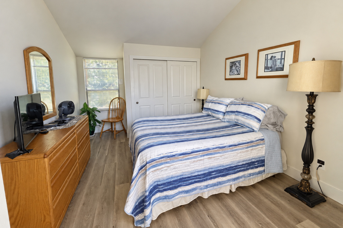 2nd Bedroom with Queen bed