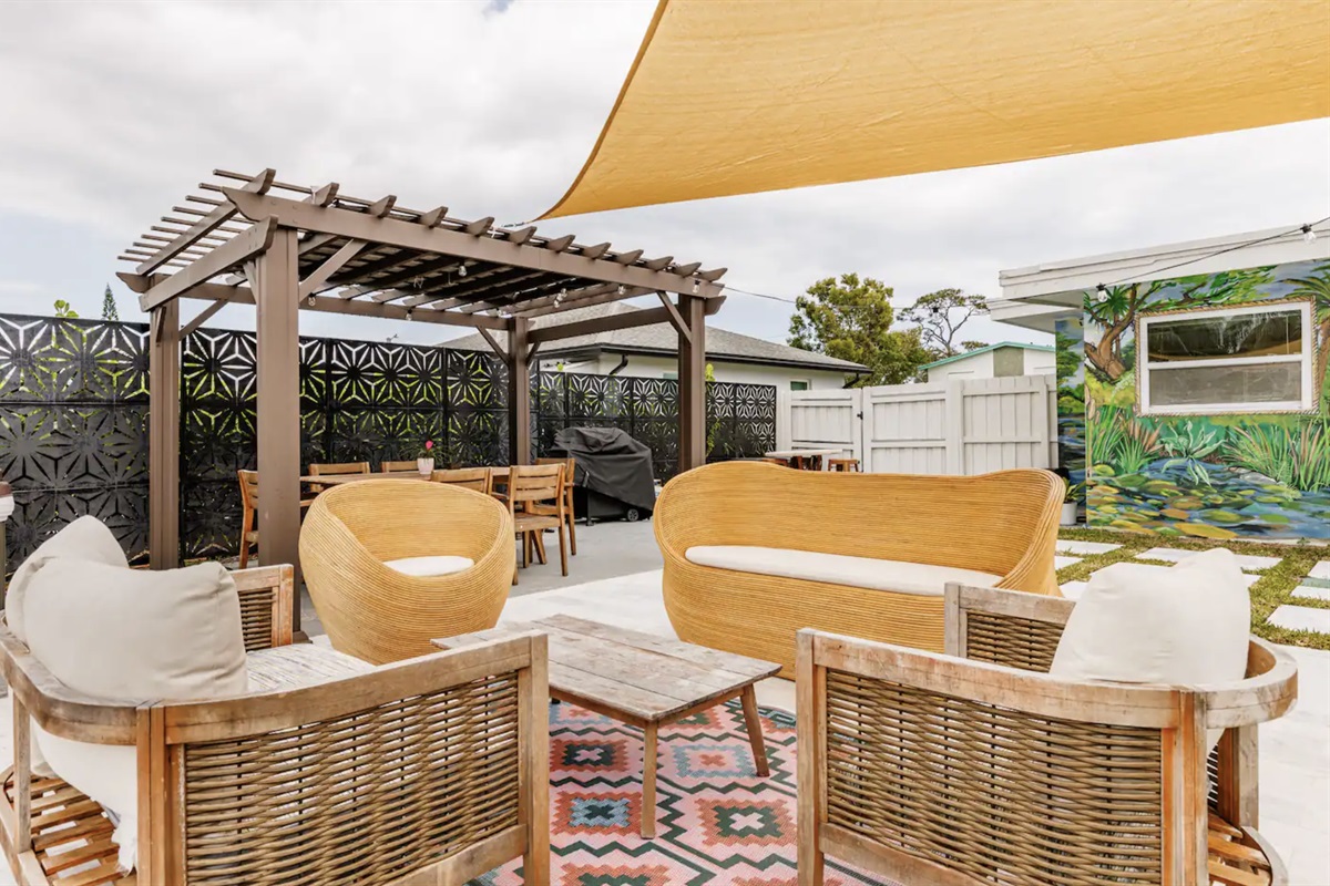 Enjoy this sliver of backyard paradise!