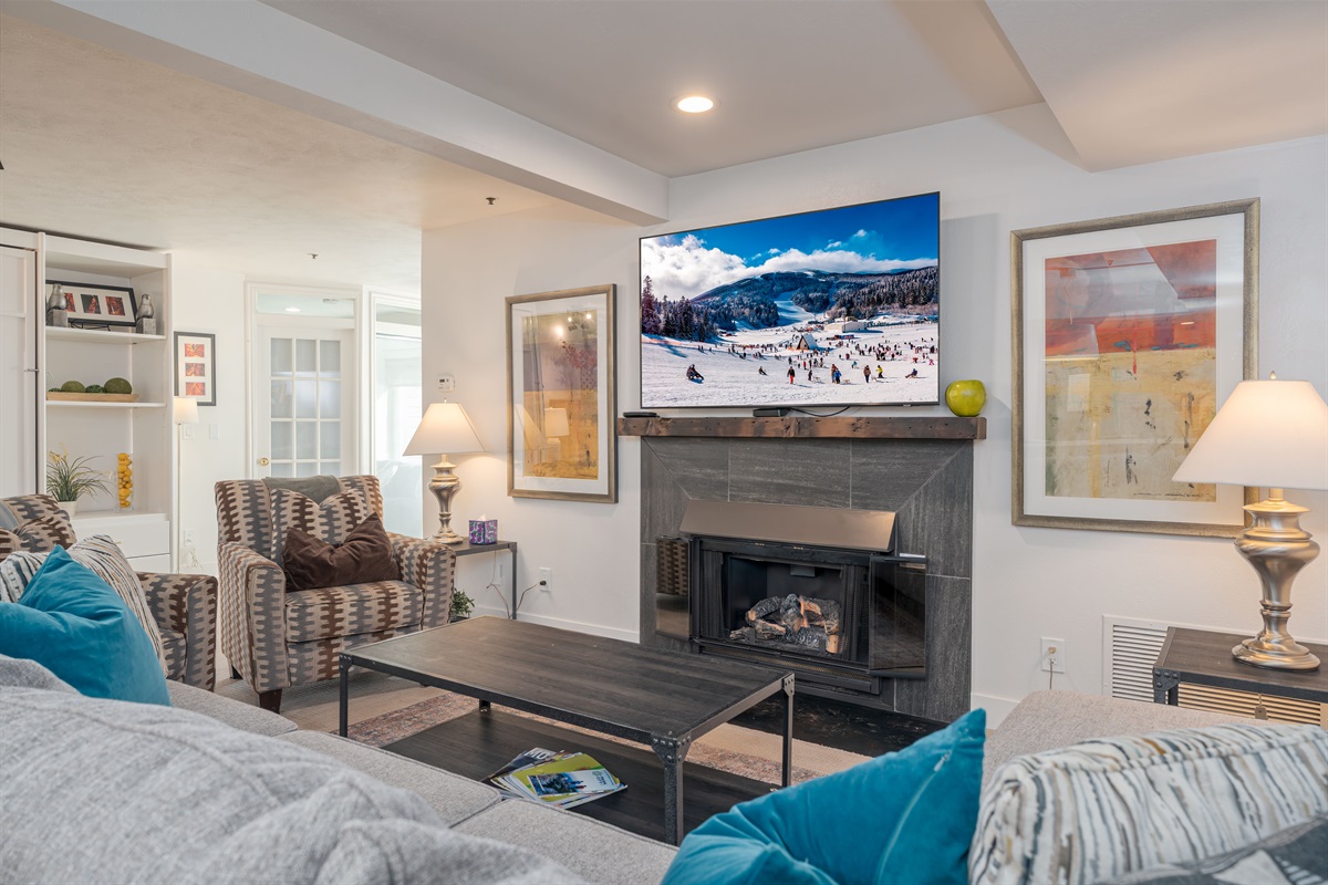 Cozy area to watch TV and enjoy gas fire