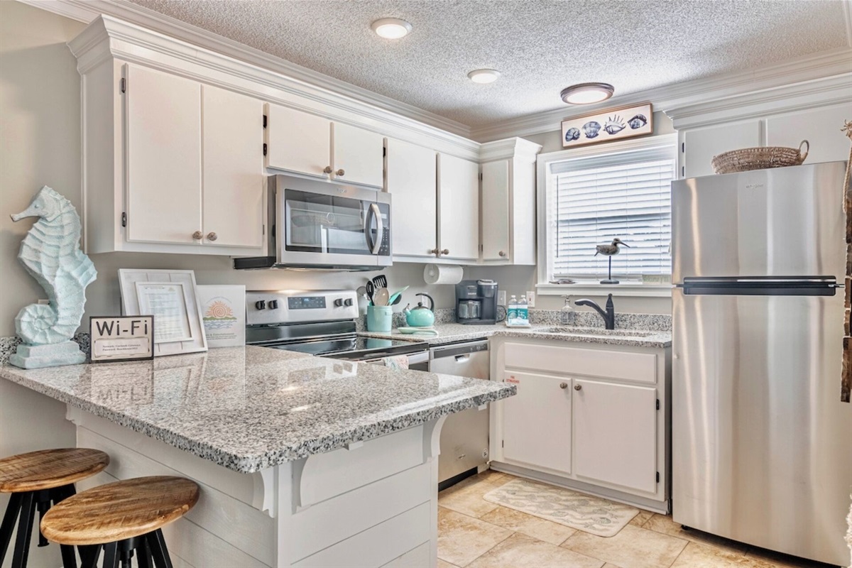 Well equipped kitchen with all you need for meals/snacks.