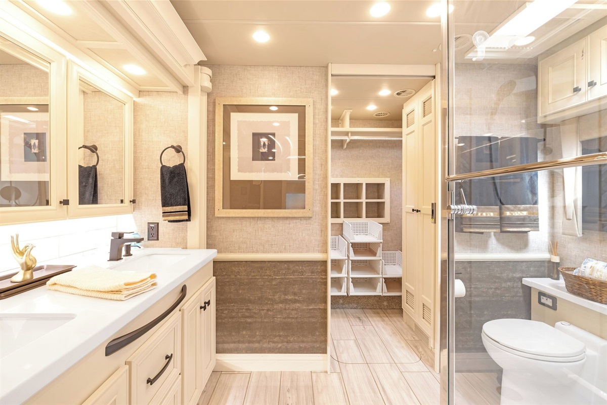 Double sinks in second bath
