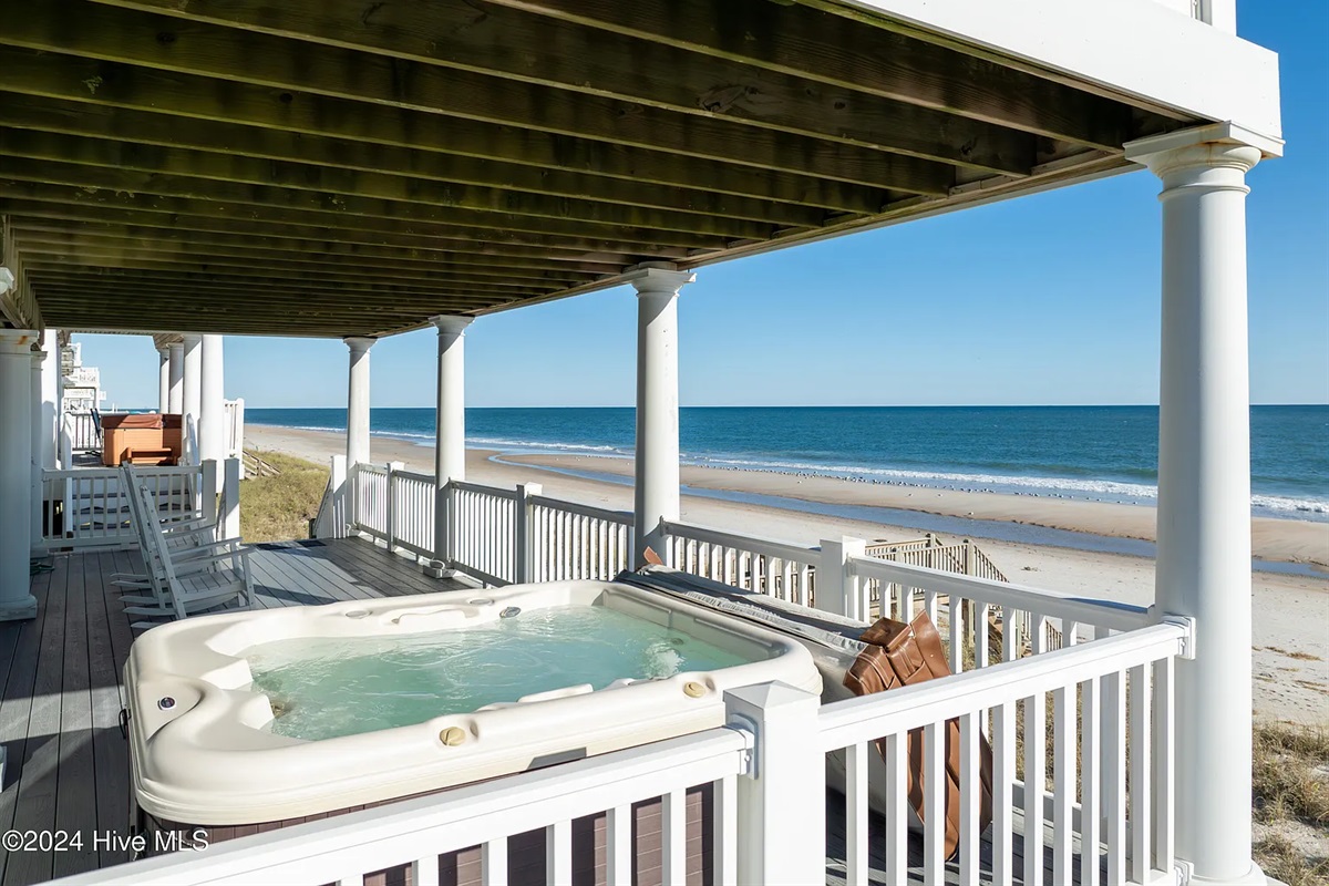 Hot tub on main deck