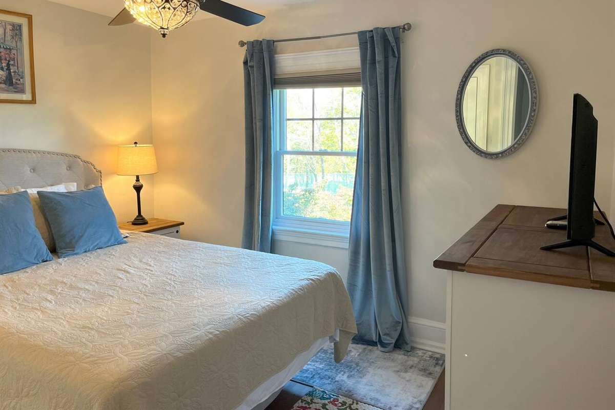 Bedroom #7 - Queen Bed