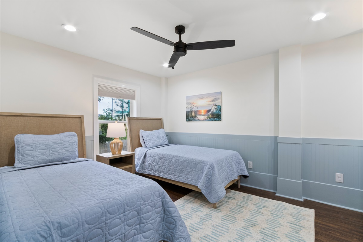 Downstairs guest room- 2 twin beds