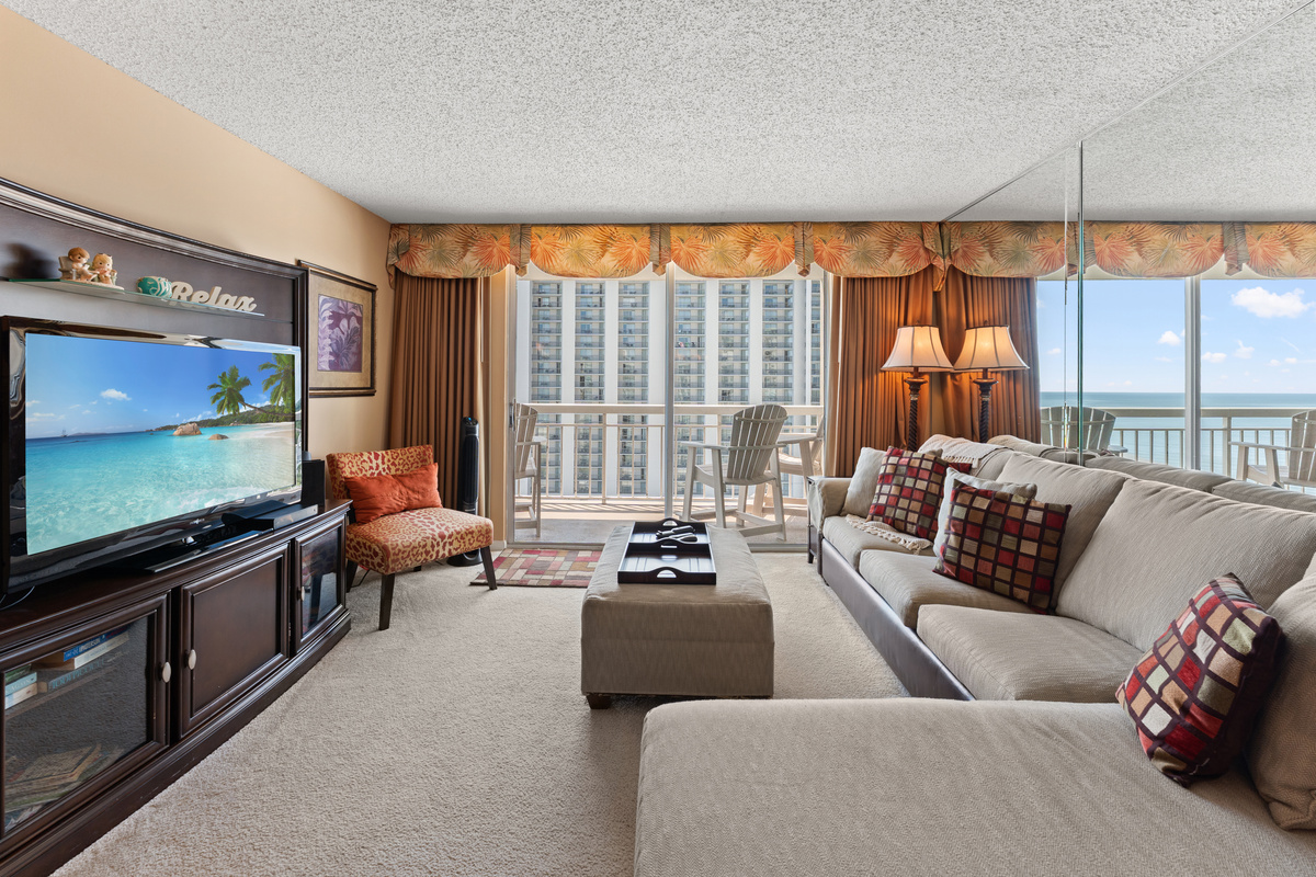Fabulous Living room with large TV, Ocean views and plenty of room for everyone.