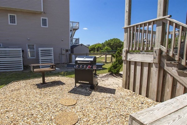 Outdoor charcoal and gas grill