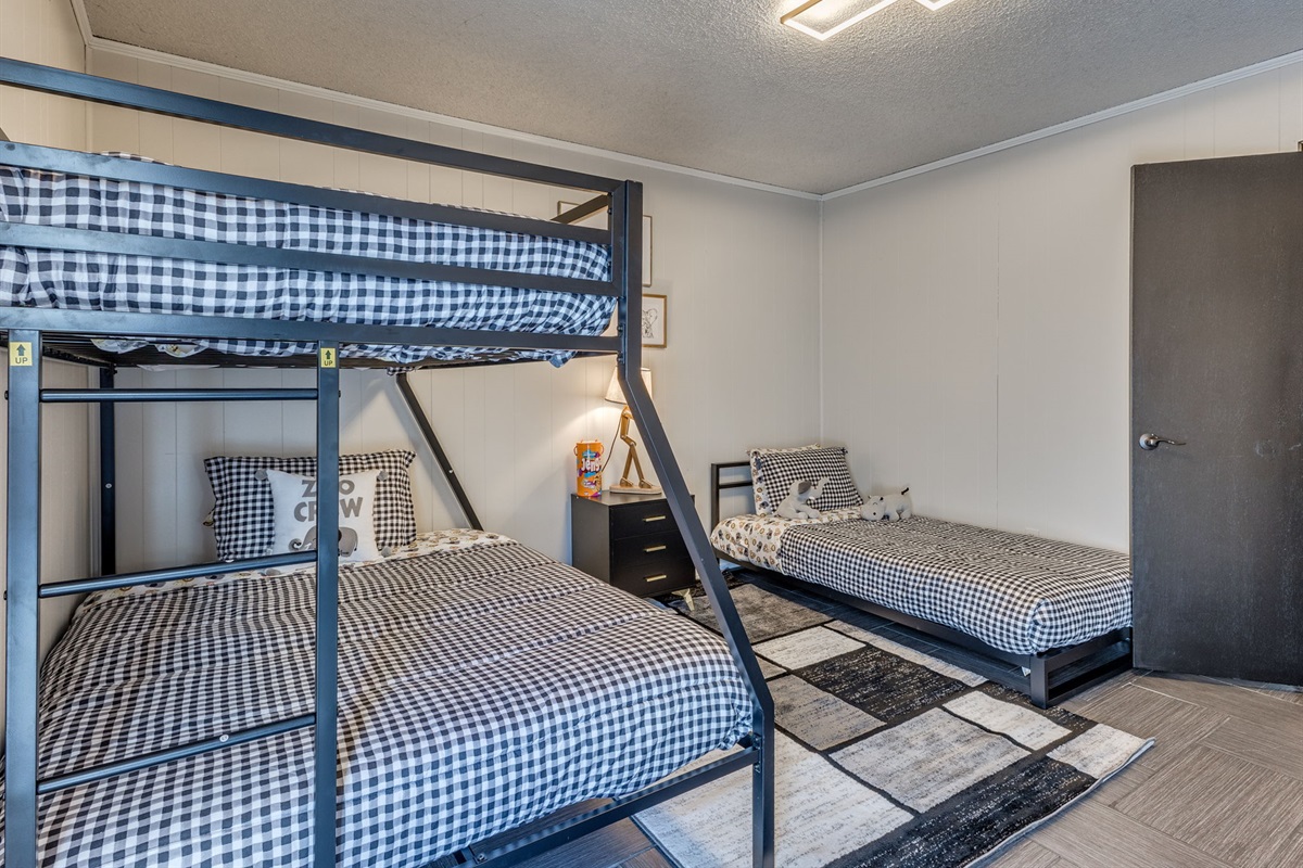 Guest Bedroom 4