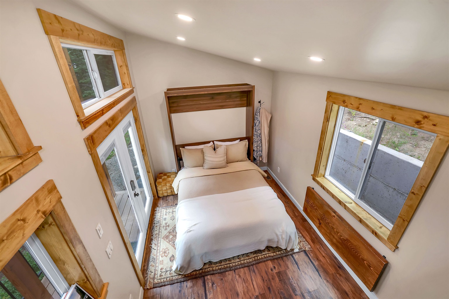 A queen size foldaway bed for a great sleep