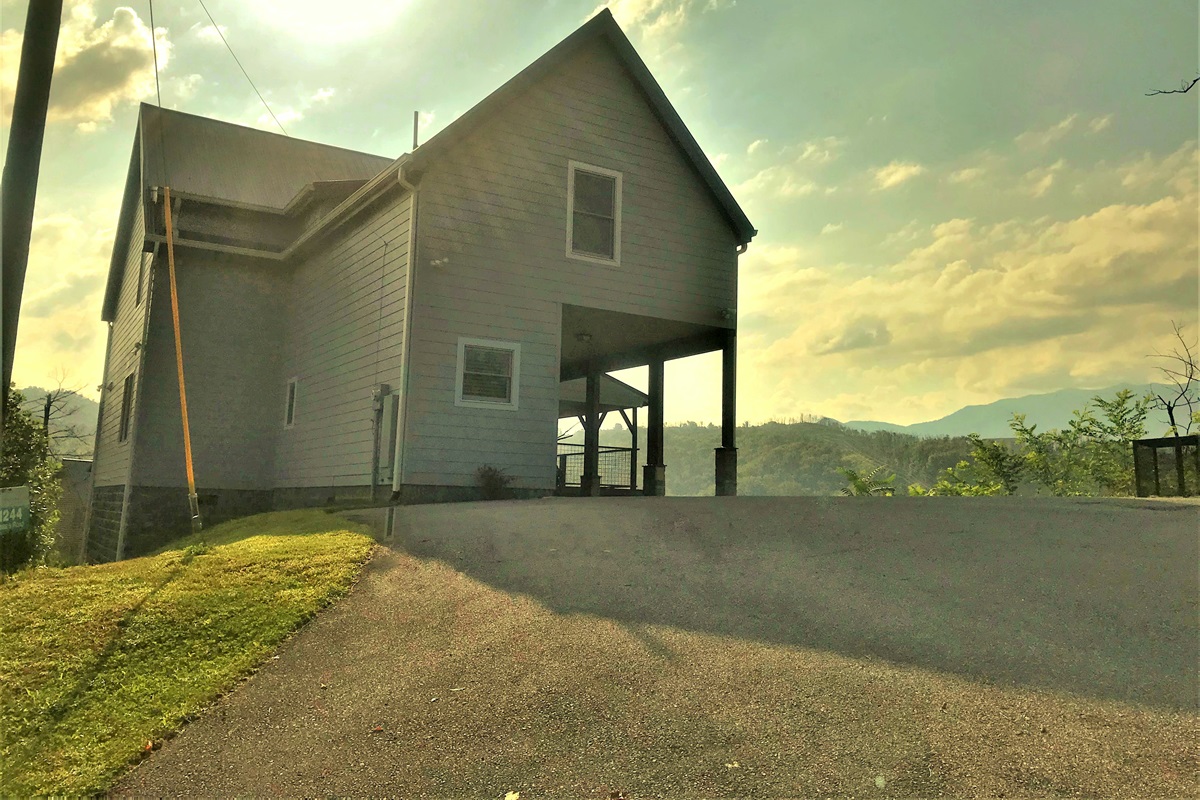 Exterior "drive up" view High Point Chalet